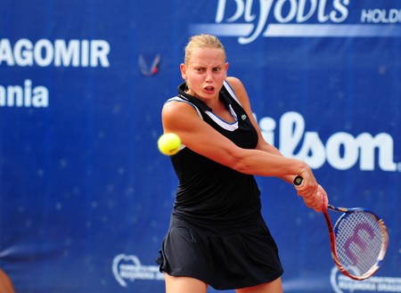 BUCHAREST - August 1: Australian Jelena Dokic in action during the finals of the $75,000 ITF / WTA tournament のeditorial素材