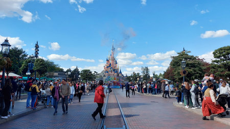 09-17-2022. France. People visiting Disneyland Paris, general overview.のeditorial素材