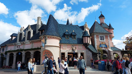 09-17-2022. France. People visiting Disneyland Paris, general overview.のeditorial素材