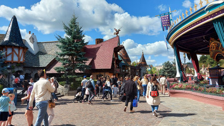 09-17-2022. France. People visiting Disneyland Paris, general overview.のeditorial素材