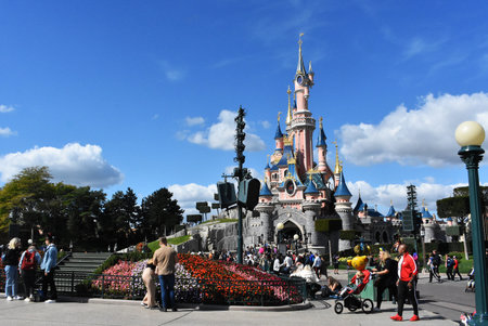 09-17-2022. View of The Sleeping Beauty's castle and tourists, at Disneyland Paris, France.のeditorial素材