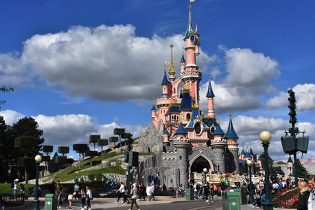 09-17-2022. View of The Sleeping Beauty's castle and tourists, at Disneyland Paris, France.のeditorial素材