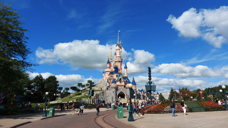 09-17-2022. View of The Sleeping Beauty's castle and tourists, at Disneyland Paris, France.のeditorial素材