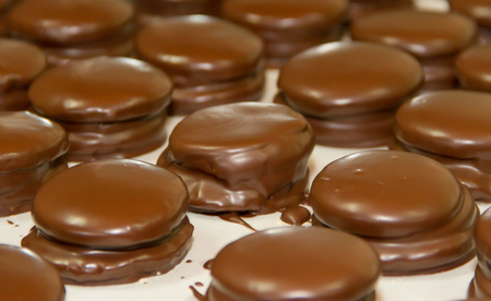 preparation of alfajores of dulce de leche bathed in chocolateの写真素材