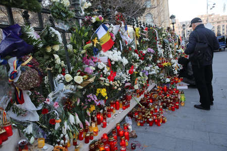 BUCHAREST, ROMANIA  - December 09, 2017: Citizens are bringing flowers and light candles as a last homage to the late Romanian King Michael I, at the former Royal Palace, now National Art Museum.のeditorial素材