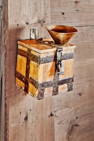 賽銭箱の写真 イラスト素材一覧 1件 ストックフォトのamanaimages Plus