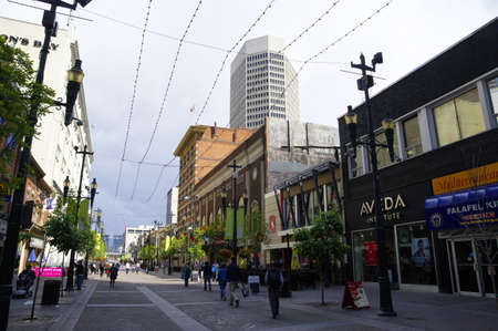 CALGARY, CANADA - MAY 26: Tourists stroll along historic Stephen Avenue in downtown Calgary on May 26, 2016. Calgary, Alberta, Canadaのeditorial素材