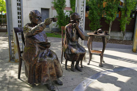 The Famous Five statue aka the "Women are Persons" monument, Calgary, Alberta, Canadaのeditorial素材
