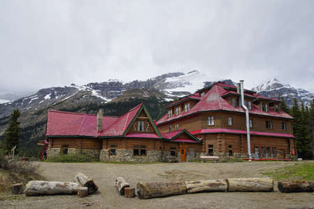 ALBERTA, CANADA - May 29 2016: Historical Simpson's Num-T-Jah Lodge overlooking Bow Lake. Founder, Jimmy Simpson, was a guide and trapper who built the lodge in the 1930's.のeditorial素材