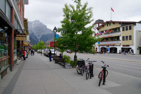 BANFF, ALBERTA - MAY 28: Banff Avenue on May 28, 2016 in Banff National Park, Alberta, Canada. Banff Avenue is the central shopping district in the town of Banff.のeditorial素材