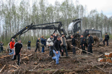 Inspection of the defenders of the Khimki forest to the place of illegal loggingのeditorial素材