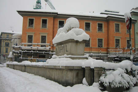 lion statue with snow in the cityのeditorial素材