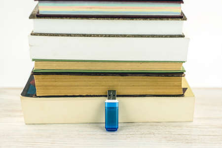 memorization of knowledge: books and organizer are on the table, the storage device is placed in front, symbolizing new recording technology and data storageの写真素材