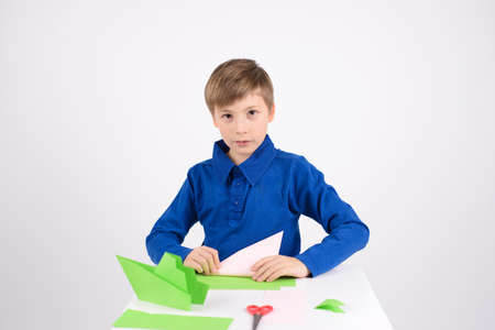passion origami: looking boy, the finished product origami - paper crafts