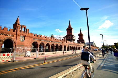 Berlin Germany. Sunday, September 29, 2019 Oberbaum bridge over spree river in berlin.のeditorial素材