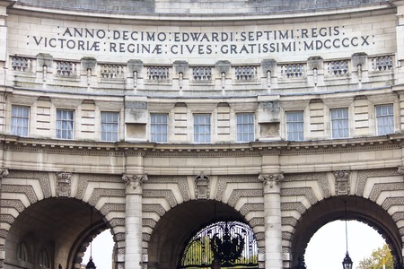 View of Admiralty Arch (between The Mall and Trafalgar Square) was designed by Sir Aston Webb, constructed by John Mowlem and completed in 1912.のeditorial素材