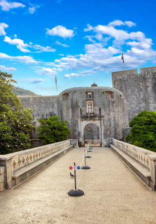 A frontal view of Bokar Castle, a prominent medieval fortress in Dubrovnik, Croatia, with its stone walls, historic gate, and a pedestrian bridge leading into the old city. A classic representation of Croatiaâs architectural and cultural heritage.の写真素材