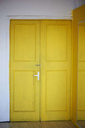The yellow door in the doorway,white walls. Indoors. Interiorの写真素材