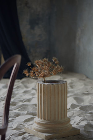 Photo studio with sand. An old abandoned building. Vase with dried flowersの写真素材