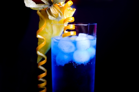 blue lagoon cocktail served in a glassの写真素材