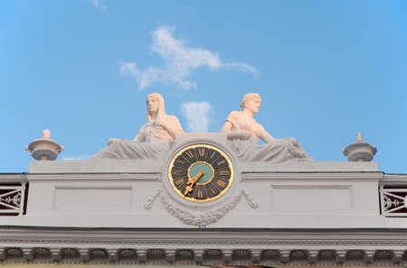 Hours with sculptures. Greater hours on a roof of a building. Odessa. Ukraineの写真素材
