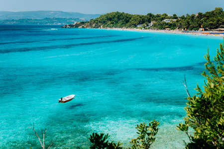Pleasure white boat in crystal clear blue sea water. Spectacular Platis Gialos and Makris Gialos Beach, Kefalonia island near Lassi, Argostoli. Greeceの写真素材