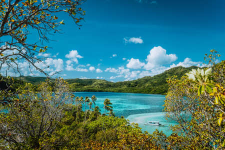 Beautiful view of a tropical Snake island with nice sandbar during low tide. El-Nido, Palawan, Philippinesの写真素材
