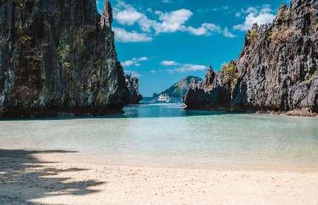 Tourist boat approaching hidden beach in El Nido, Palawan, Philippines.の写真素材