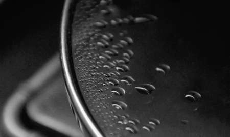 Cover the pan with water vapor Black Whiteの写真素材