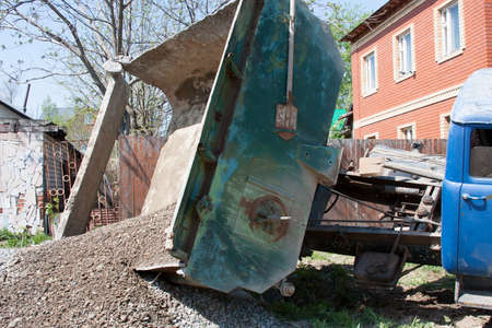 a truck with a load fell down on a starboard