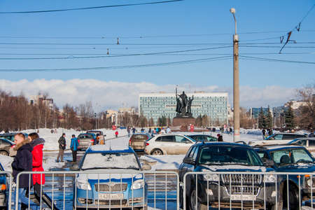 PERM, RUSSIA - March 13, 2016: Car parking on the esplanade, Lenin Streetのeditorial素材