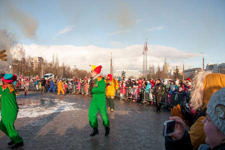 PERM, RUSSIA - March 13, 2016: Spectators on burning effigies of Carnival, esplanadeのeditorial素材