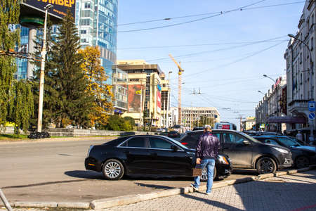 Yekaterinburg, Russia - September 24.2016: Car parking is available on street Malyshevaのeditorial素材