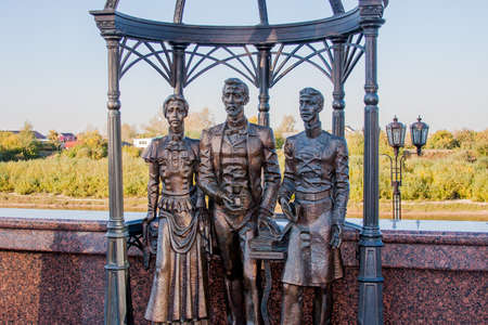 Tyumen, Russia - October 01.2016:  Sculpture ' Students of XIX century ', University quay of the riverのeditorial素材