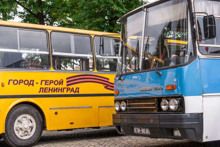 Saint Petersburg Russia September 17, 2016: Standing at the bus stop busesのeditorial素材
