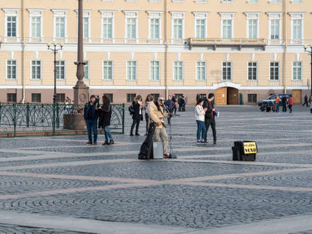 St. Petersburg, Russia - September 21, 2017: Street musician on Palace Square, St. Petersburg, Russiaのeditorial素材