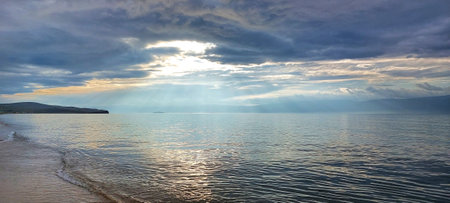 Panoramic view of the sunset on the lakeの写真素材
