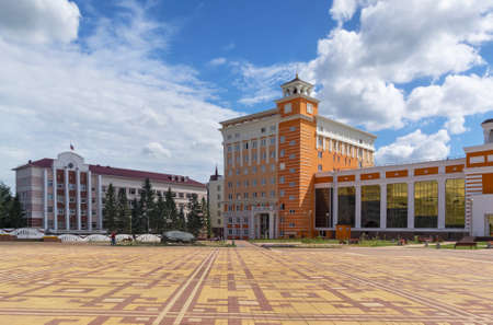 The Supreme court building in the distance on a beautiful city square, in Mordovia, Saransk July 18, 2013のeditorial素材