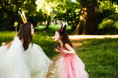 The sisters play princesses.の写真素材