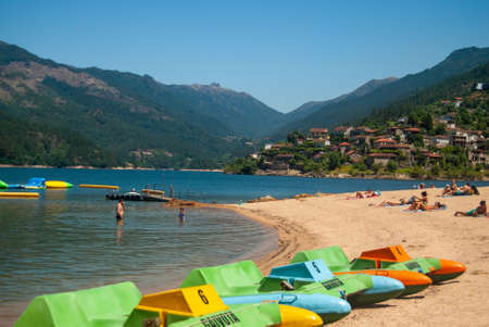 River beach of the National Park of Geres with people swimming and sunbathing, and with kayaks in the foreground - Portugal, Copyspaceのeditorial素材