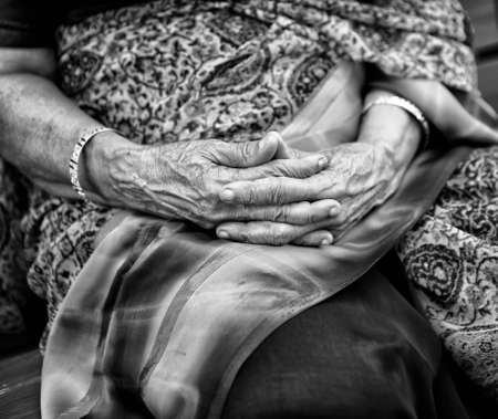 Wrinkled hands of Indian woman, dressed in traditional sariの写真素材