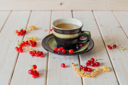 Green tea, bagel and currant on a wooden backgroundの写真素材