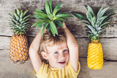 A pineapple boy and pineapples on vacation.の写真素材