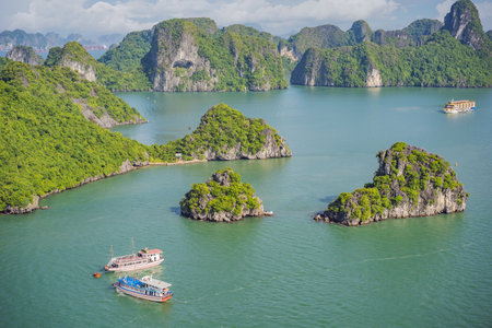 Picturesque sea landscape. Ha Long Bay, Vietnam