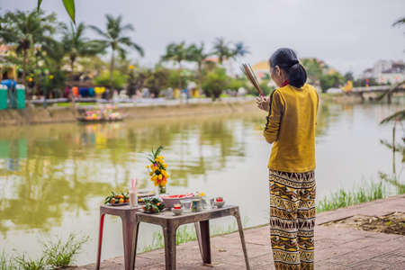 Hoi An, Vietnam, 27.12.2020: Woman in Hoi An ancient town, Vietnam. Vietnam opens to tourists again after quarantine Coronovirus COVID 19のeditorial素材