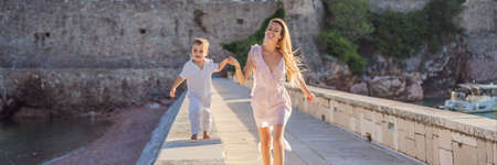 BANNER, LONG FORMAT Mother and son tourists on background of beautiful view St. Stephen islandの写真素材