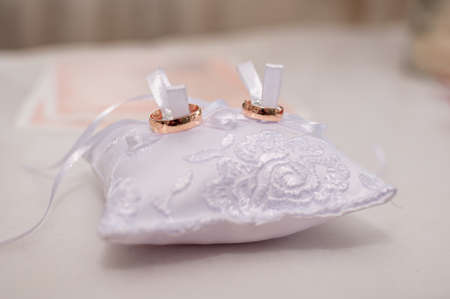 Wedding rings on the pillow for ringsの写真素材