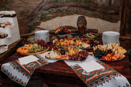 Fruit slicing at a wedding banquet. Watermelon, grapes, strawberry, orange, plum, pear, dinha, peach, kiwi, pineapple, persimmon, appleの写真素材