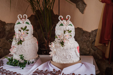 Beautiful wedding cake decorated with flowers, cake close up and blur backgroundの写真素材