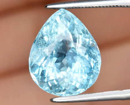 Mesmerizing Aquamarine Teardrop Gemstone Glimmering with Clarity and Depth.の写真素材